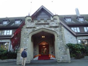 ハロウィーンのかぼちゃが一杯の正面玄関